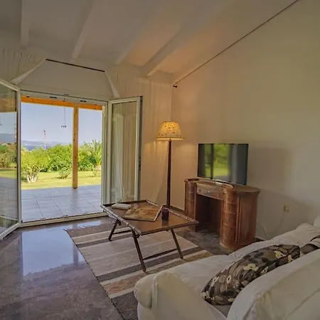 Blue Lagoon Estate, * Amarynthos