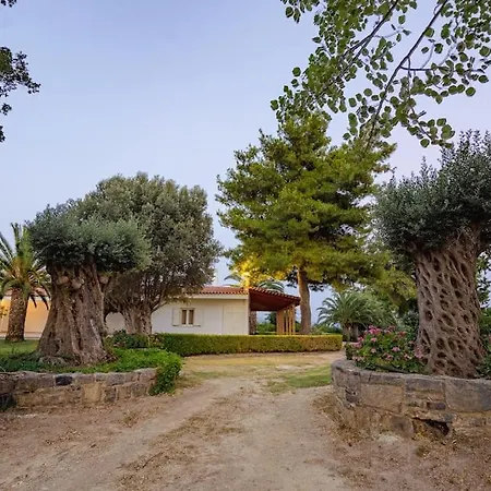 Luna Bay Villa