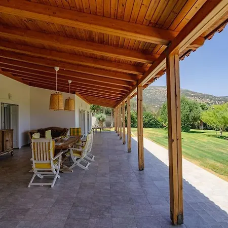 Luna Bay Villa *